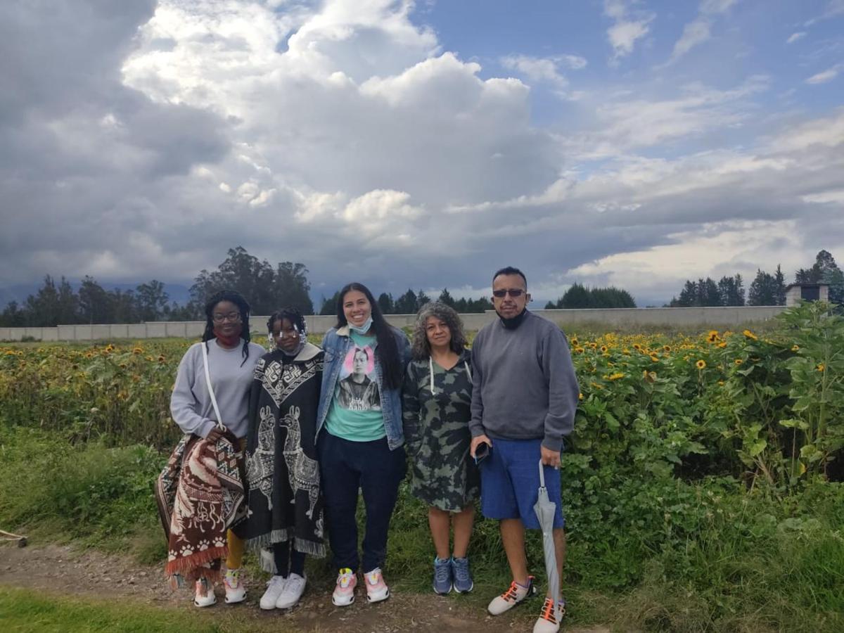 Hospedaje El Girasol Tababela Quito Kültér fotó