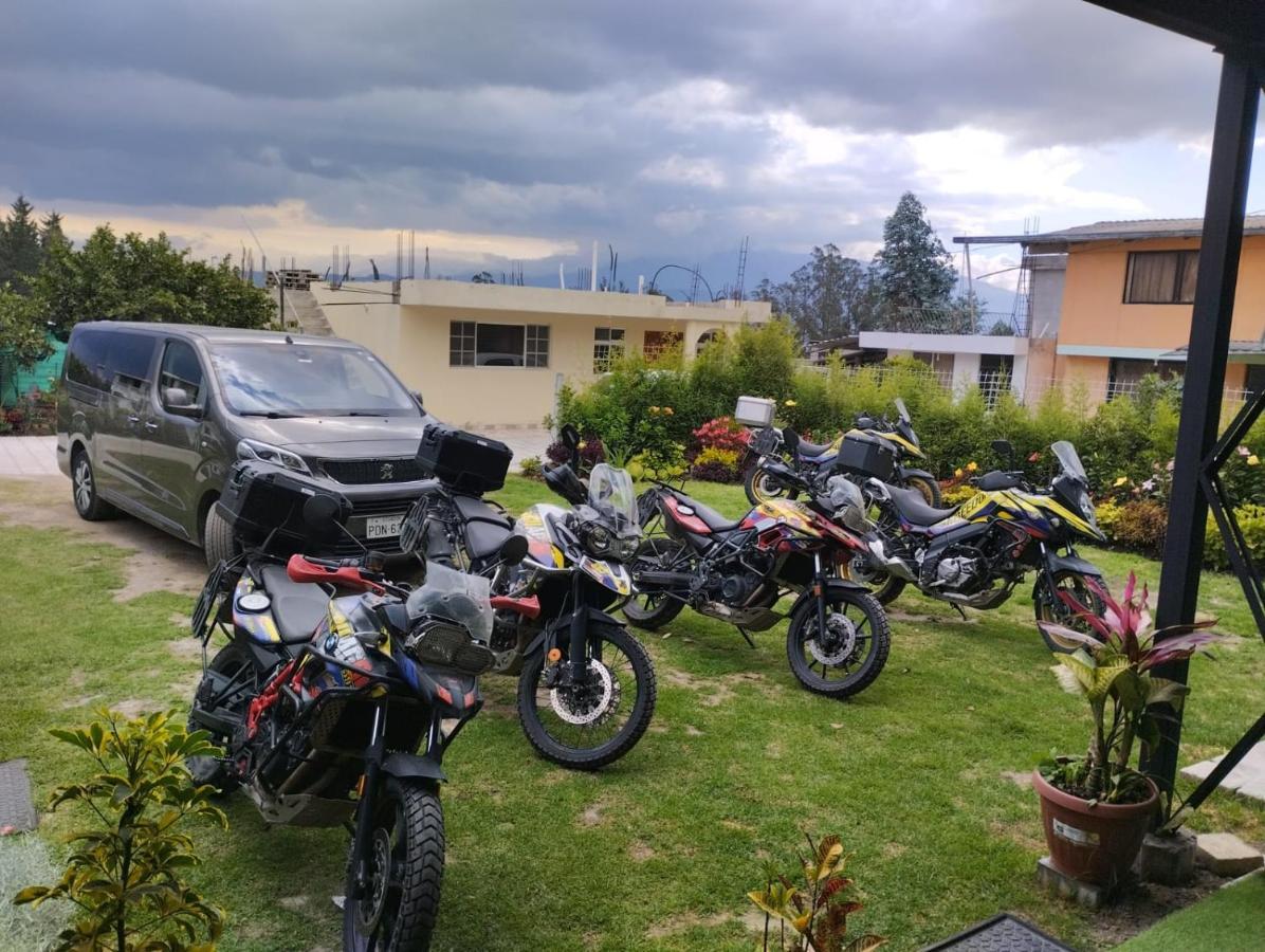 Hospedaje El Girasol Tababela Quito Kültér fotó