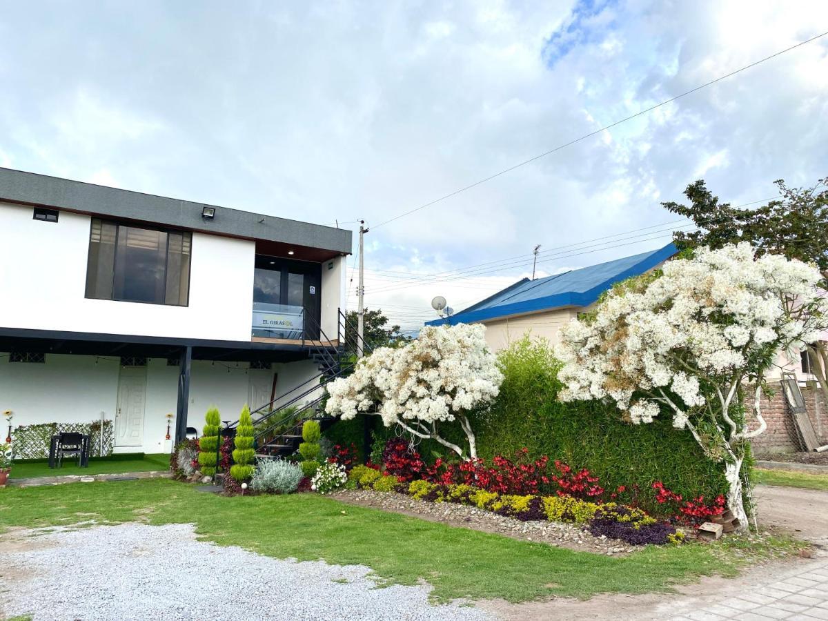 Hospedaje El Girasol Tababela Quito Kültér fotó