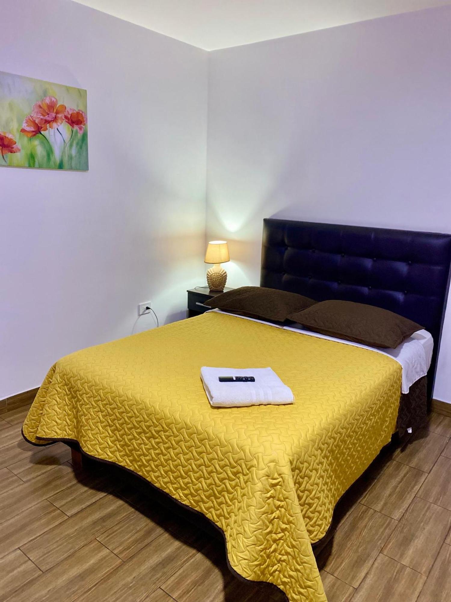 Hospedaje El Girasol Tababela Quito Kültér fotó